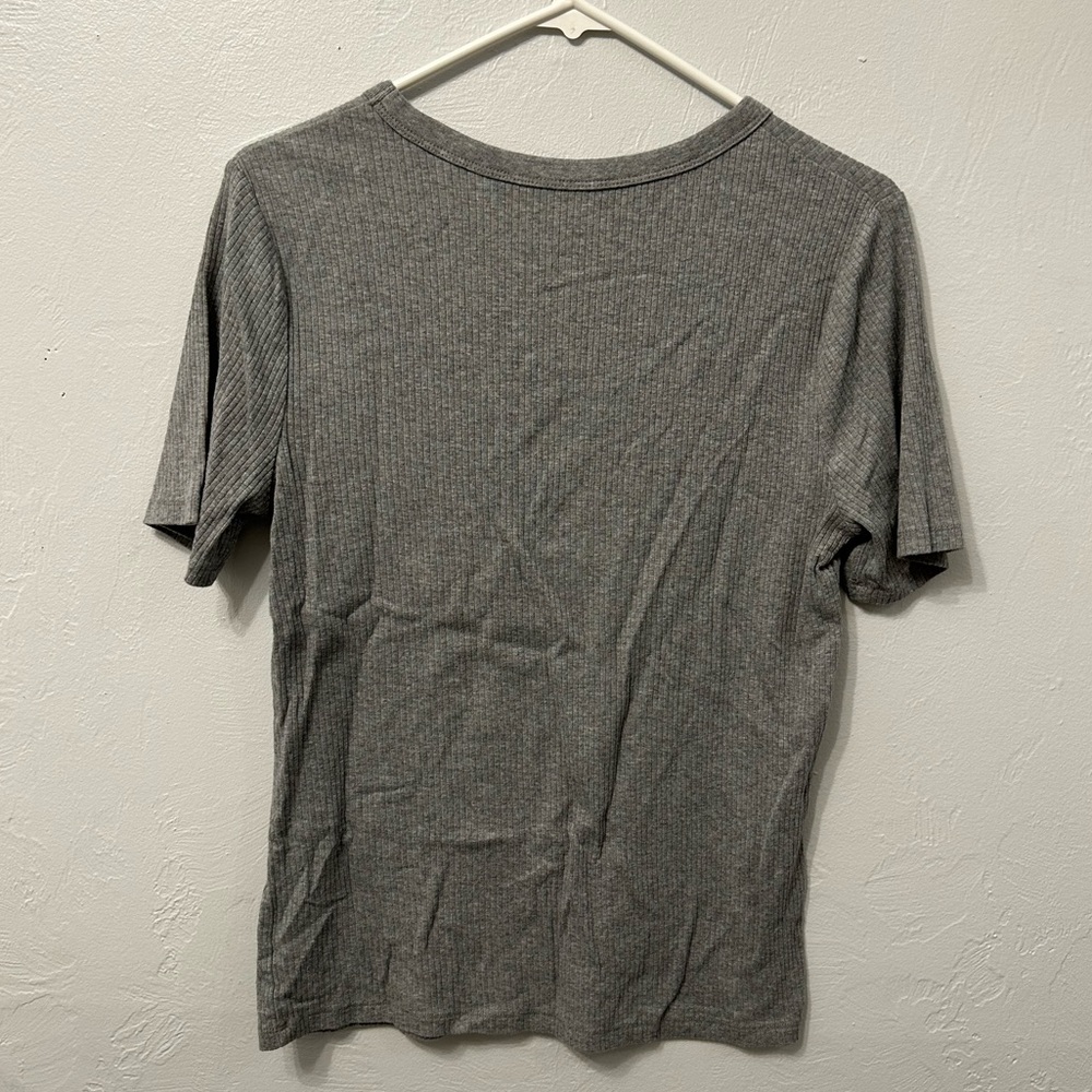 Grey shirt - Picture 2 of 3